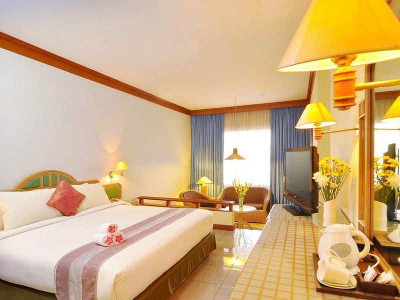 Hotel Cirebon Plaza Exterior foto